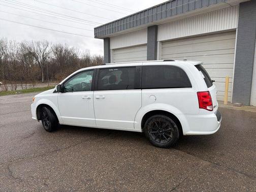 White Knuckle Clearcoat 2019 Dodge Grand Caravan SXT