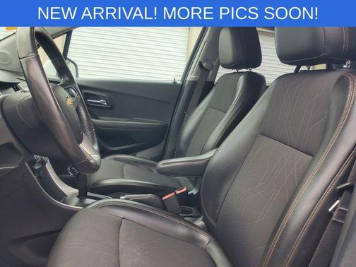 Silver Ice Metallic 2020 Chevrolet Trax LT