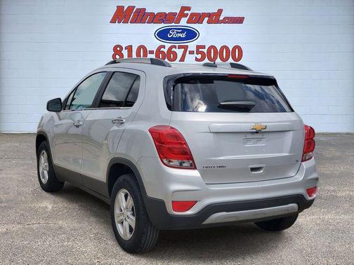 Silver Ice Metallic 2020 Chevrolet Trax LT