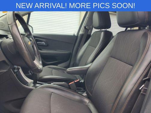 Silver Ice Metallic 2020 Chevrolet Trax LT