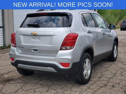 Silver Ice Metallic 2020 Chevrolet Trax LT
