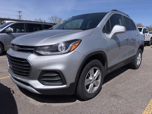 Silver Ice Metallic 2020 Chevrolet Trax LT
