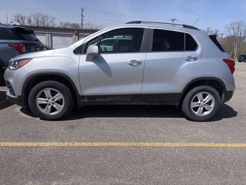 Silver Ice Metallic 2020 Chevrolet Trax LT