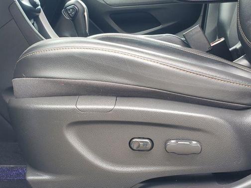 Silver Ice Metallic 2020 Chevrolet Trax LT