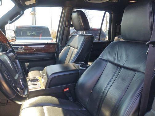 2015 Lincoln Navigator Base
