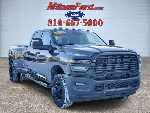 2025 RAM 3500 Tradesman Crew Cab 4x4 8' Box