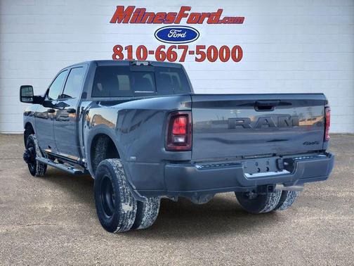 2025 RAM 3500 Tradesman Crew Cab 4x4 8' Box