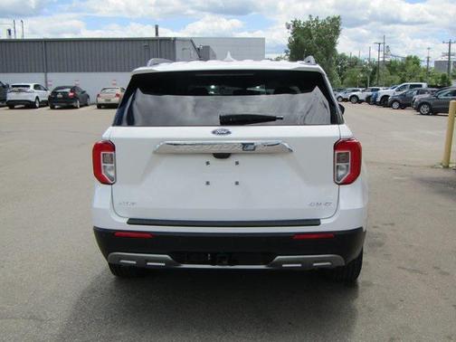 White 2021 Ford Explorer XLT