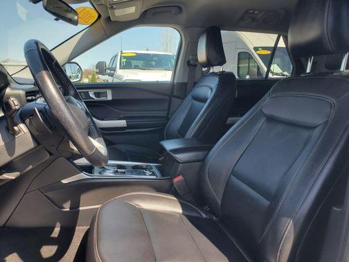 Star White Metallic Tri-Coat 2021 Ford Explorer XLT