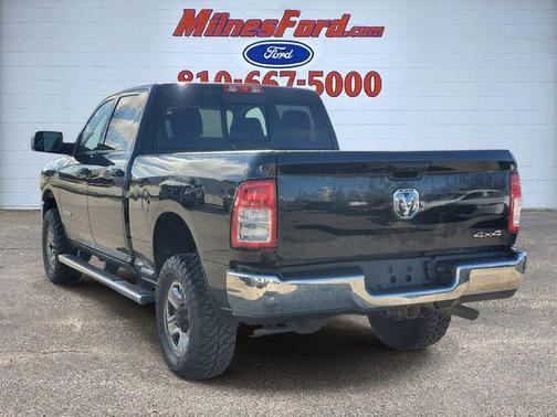 Diamond Black Crystal Pearlcoat 2019 RAM 2500 Tradesman Crew Cab 4x4 6'4' Box