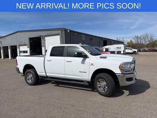 Bright White Clearcoat 2022 RAM 2500 Big Horn Crew Cab 4x4 6'4' Box