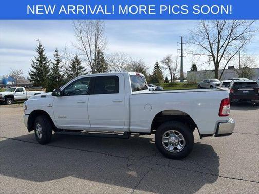 Bright White Clearcoat 2022 RAM 2500 Big Horn Crew Cab 4x4 6'4' Box
