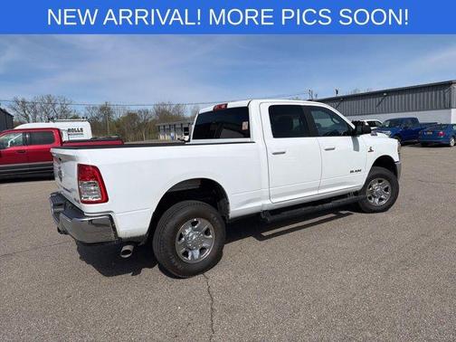 Bright White Clearcoat 2022 RAM 2500 Big Horn Crew Cab 4x4 6'4' Box
