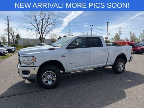 Bright White Clearcoat 2022 RAM 2500 Big Horn Crew Cab 4x4 6'4' Box