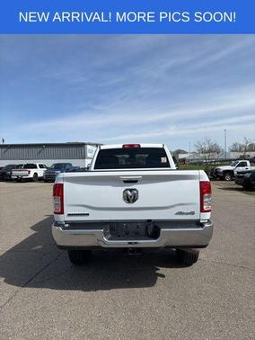 Bright White Clearcoat 2022 RAM 2500 Big Horn Crew Cab 4x4 6'4' Box