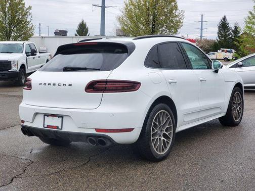 Carrara White Metallic 2018 Porsche Macan Macan Turbo