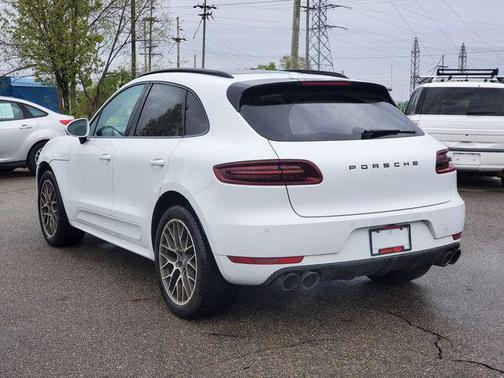 Carrara White Metallic 2018 Porsche Macan Macan Turbo