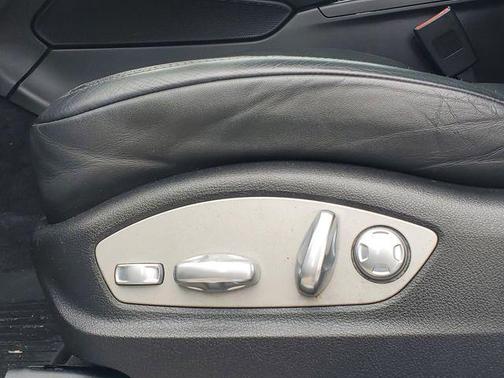 Carrara White Metallic 2018 Porsche Macan Macan Turbo