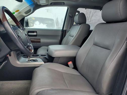 2011 Toyota Sequoia Platinum