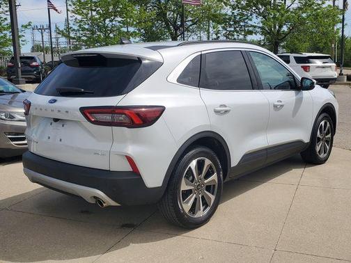 Star White Metallic Tri-Coat 2025 Ford Escape Platinum