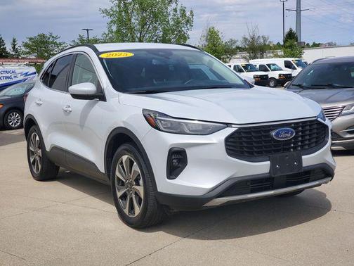 Star White Metallic Tri-Coat 2025 Ford Escape Platinum