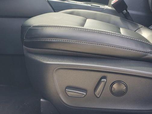 Star White Metallic Tri-Coat 2025 Ford Escape Platinum