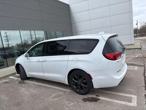 2018 Chrysler Pacifica Touring Plus