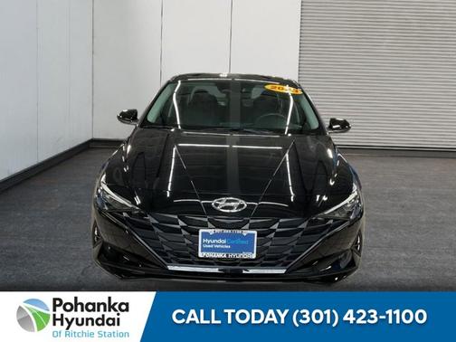Black 2023 Hyundai ELANTRA SE
