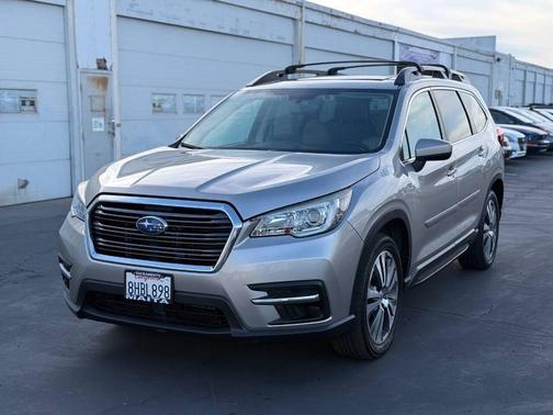 Ice Silver Metallic 2019 Subaru Ascent Premium 7-Passenger