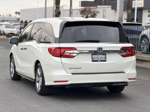 White Diamond Pearl 2019 Honda Odyssey EX