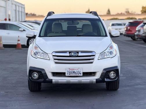 Satin White Pearl 2013 Subaru Outback 2.5i Limited