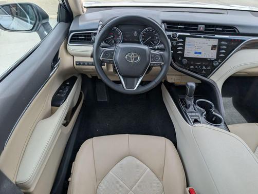 Wind Chill Pearl 2018 Toyota Camry XLE