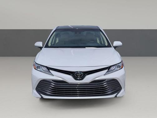 Wind Chill Pearl 2018 Toyota Camry XLE