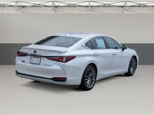 2025 Lexus ES 300h Luxury