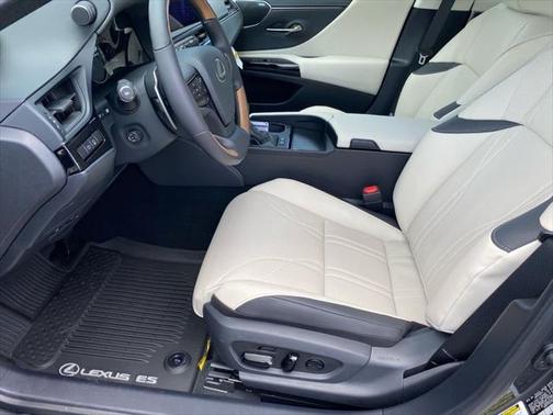 2025 Lexus ES 300h Ultra Luxury