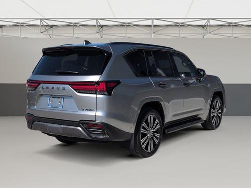 2025 Lexus LX 700h Luxury