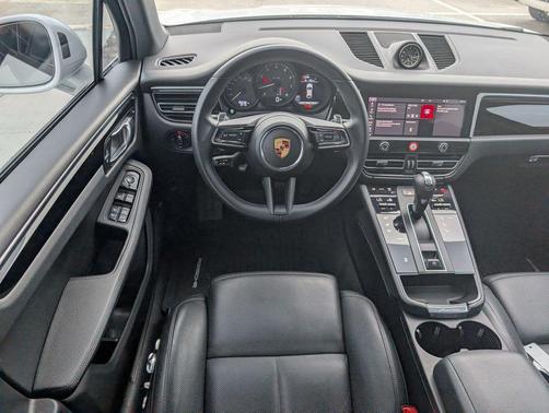 White 2022 Porsche Macan Macan