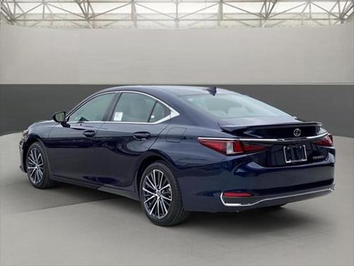 2025 Lexus ES 300h Base