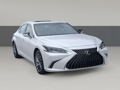 White Pearl 2025 Lexus ES 300h Ultra Luxury