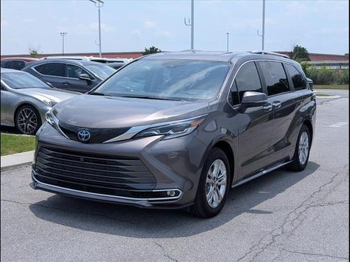 2023 Toyota Sienna Platinum 7 Passenger