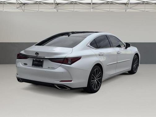 2022 Lexus ES 350 Base