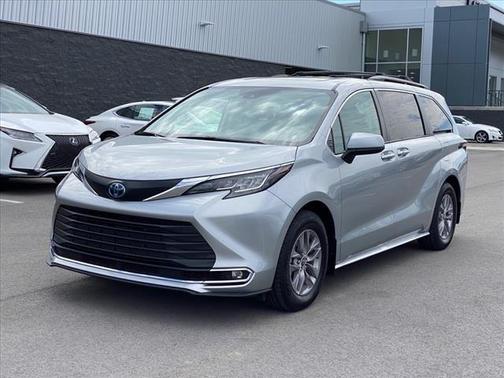 2022 Toyota Sienna XLE 7 Passenger