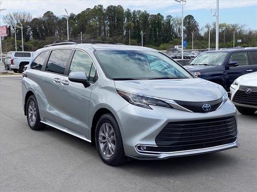 2022 Toyota Sienna XLE 7 Passenger