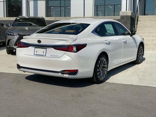 2025 Lexus ES 300h Luxury