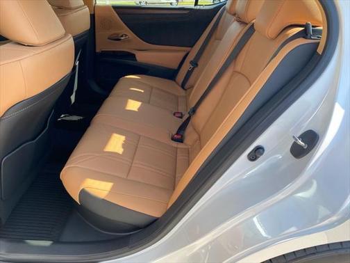 2025 Lexus ES 300h Luxury