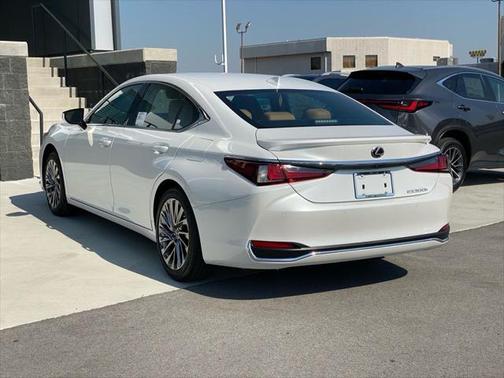 2025 Lexus ES 300h Luxury