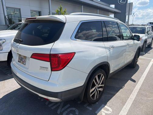 White Diamond Pearl 2016 Honda Pilot Touring