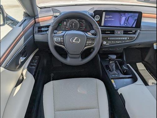 2025 Lexus ES 300h Base
