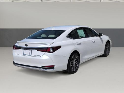 2025 Lexus ES 300h Base