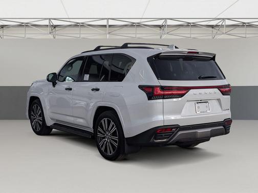 2025 Lexus LX 700h Luxury